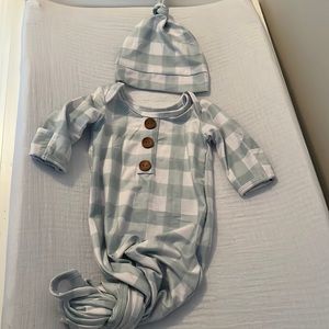 MATCHING MOTHER ROBE AND NEWBORN BABY KNOT GOWN & HAT SET